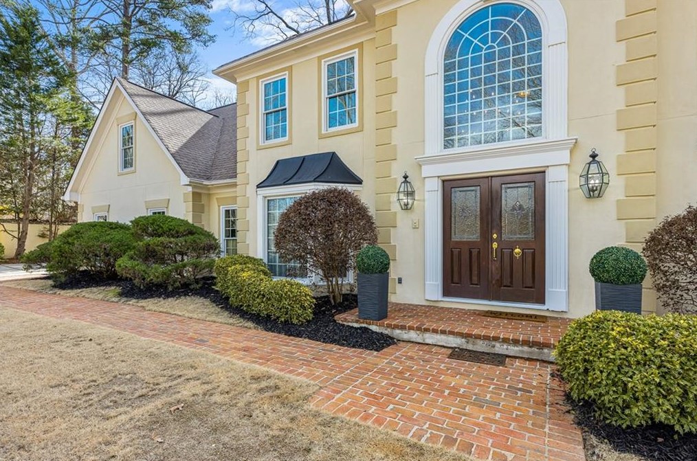 8415 Valemont Dr, Atlanta GA  30350-2847 exterior