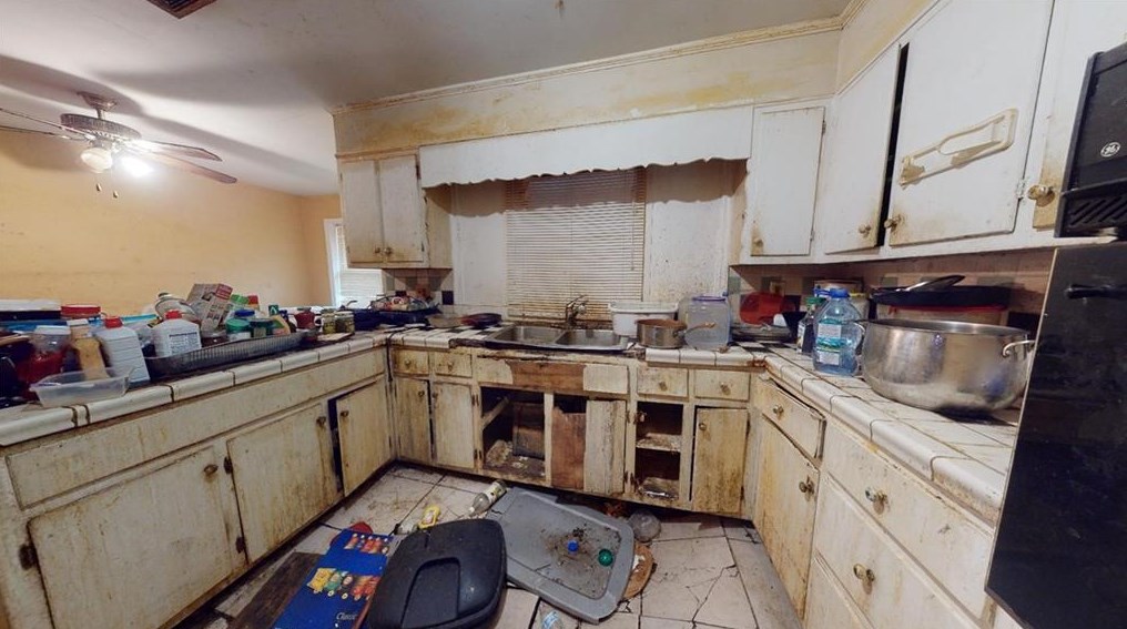 4006 Hilda Cir, Decatur GA  30035-1103 exterior