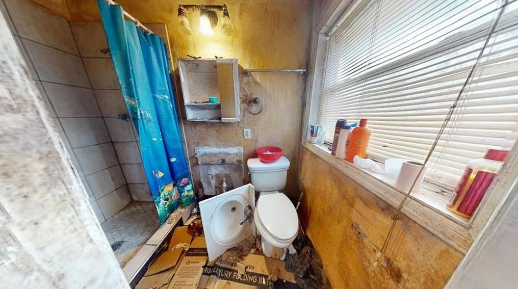 4006 Hilda Cir, Decatur GA  30035-1103 exterior