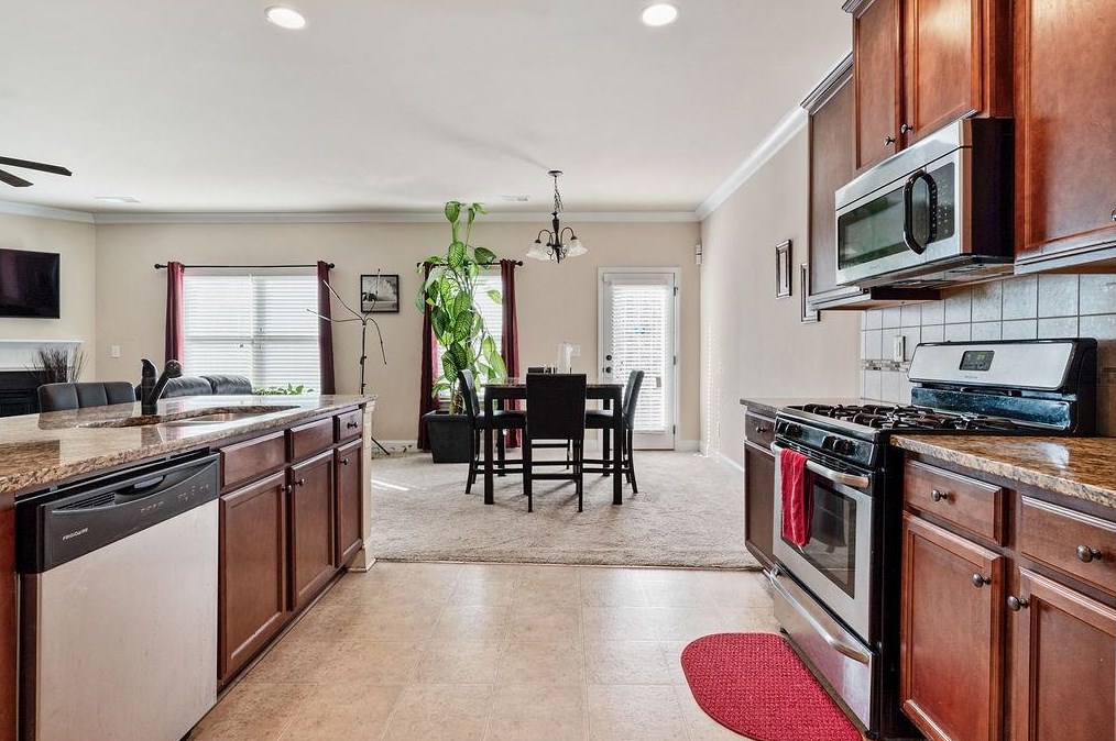 2777 Lakeview Walk, Decatur GA  30035-4061 exterior