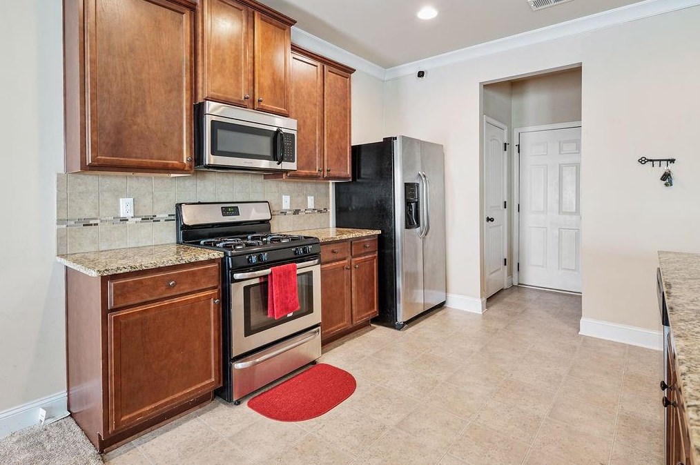 2777 Lakeview Walk, Decatur GA  30035-4061 exterior