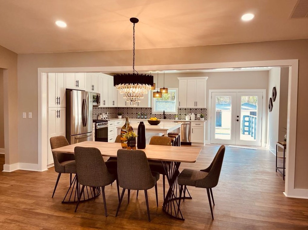 1233 Conway Rd, Decatur GA  30030-4569 exterior