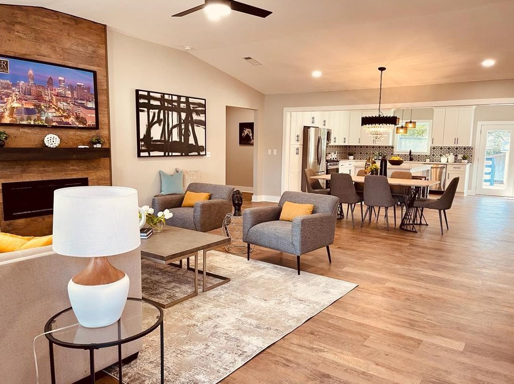 1233 Conway Rd, Decatur GA  30030-4569 exterior