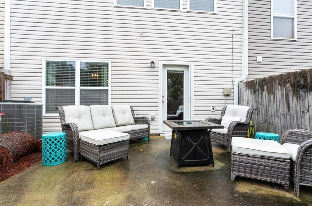 519 Oakside Pl, Acworth GA  30102-8812 exterior