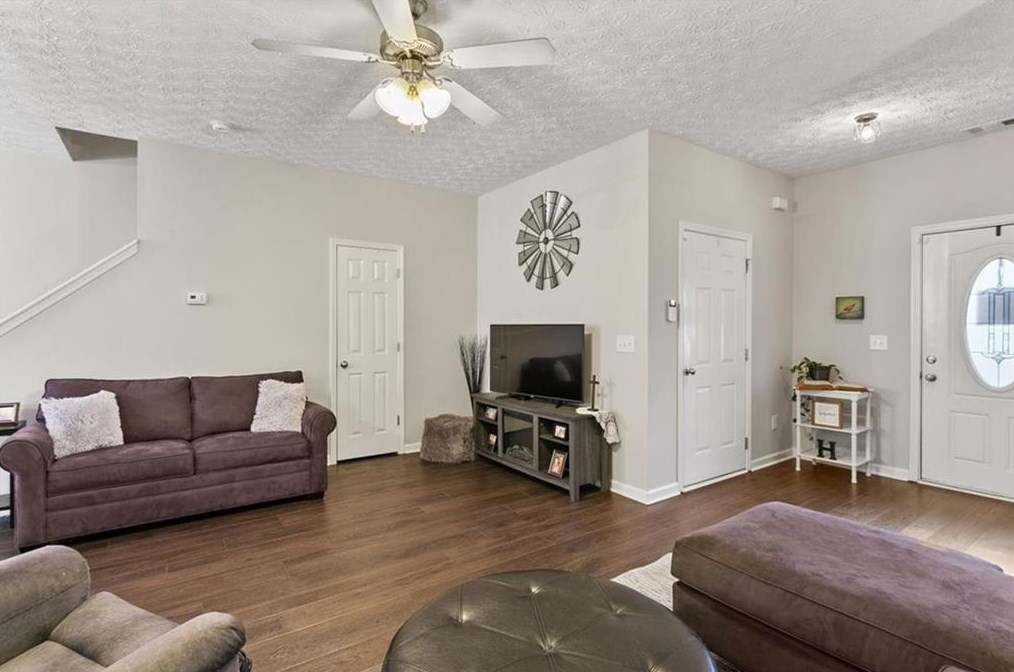 519 Oakside Pl, Acworth GA  30102-8812 exterior