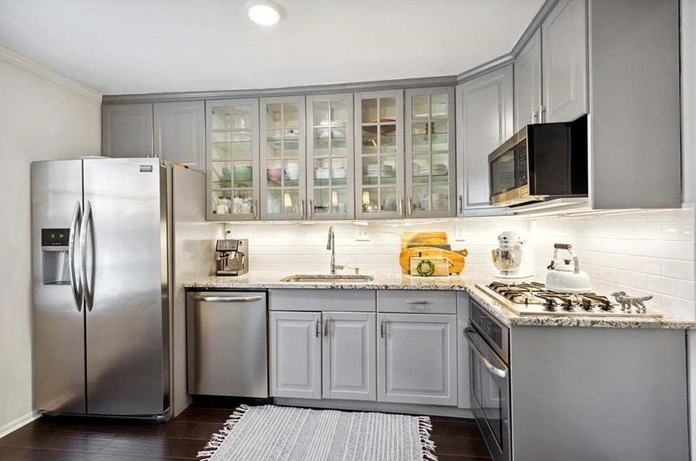 3 Walnut Hill Pl, Atlanta GA  30318-1514 exterior