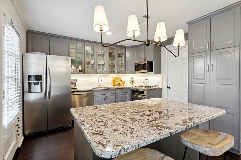 3 Walnut Hill Pl, Atlanta GA  30318-1514 exterior