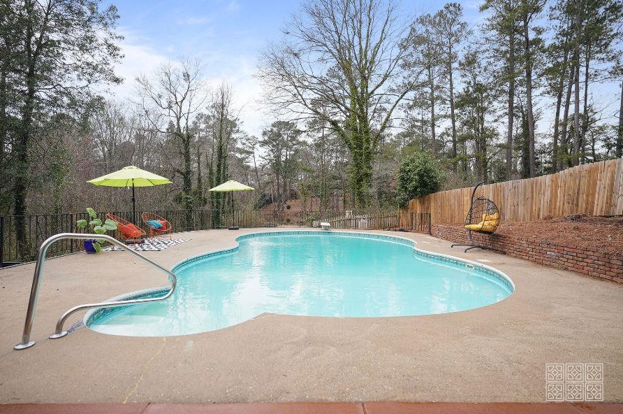 3679 Herschel Rd, Atlanta GA  30337-2306 exterior