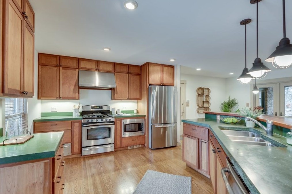 1745 Moonstone Ct, Decatur GA  30033-1411 exterior