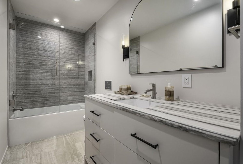 630 Pinetree Dr, Decatur GA  30030-2326 exterior