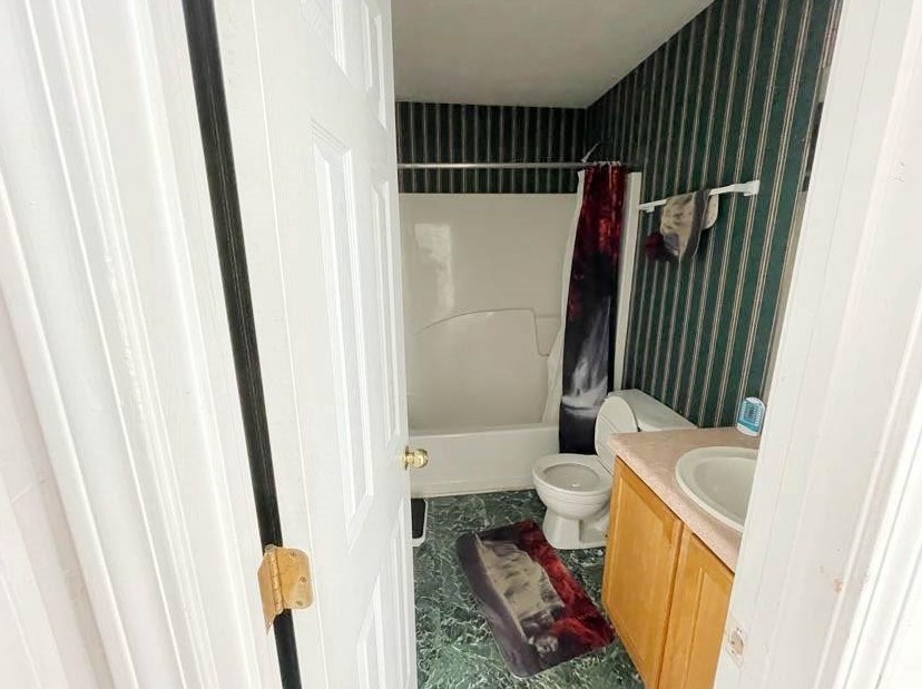 4426 Cross Ln, Decatur GA  30035-2118 exterior