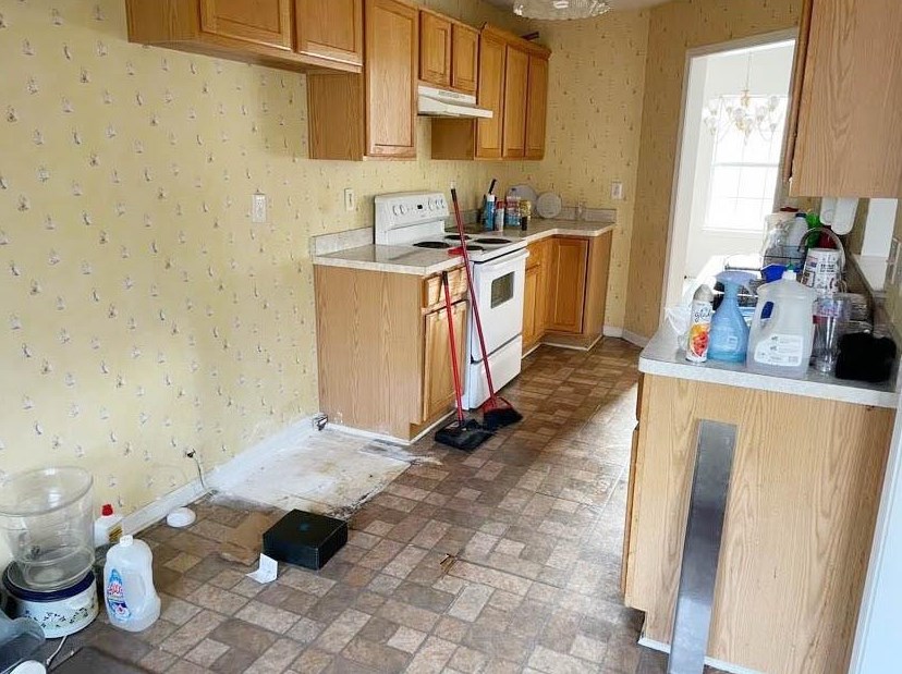 4426 Cross Ln, Decatur GA  30035-2118 exterior