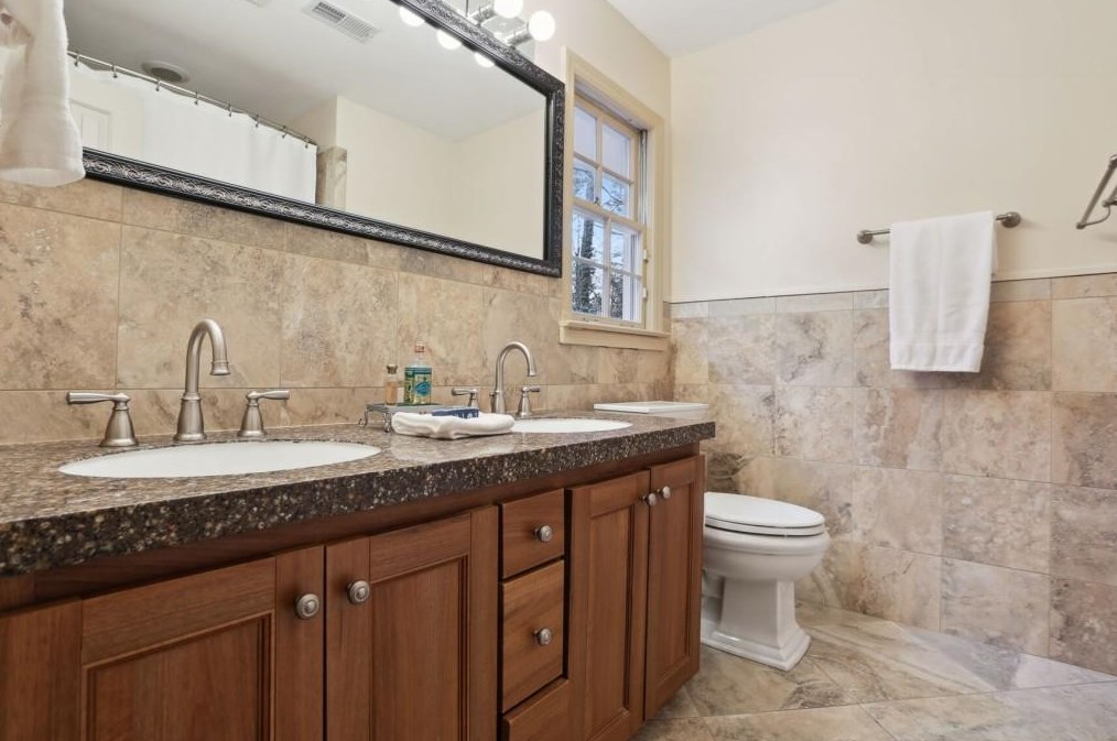 345 Durand Falls Dr, Decatur GA  30030-1019 exterior