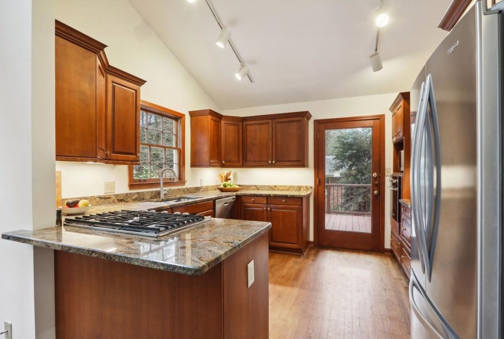 345 Durand Falls Dr, Decatur GA  30030-1019 exterior