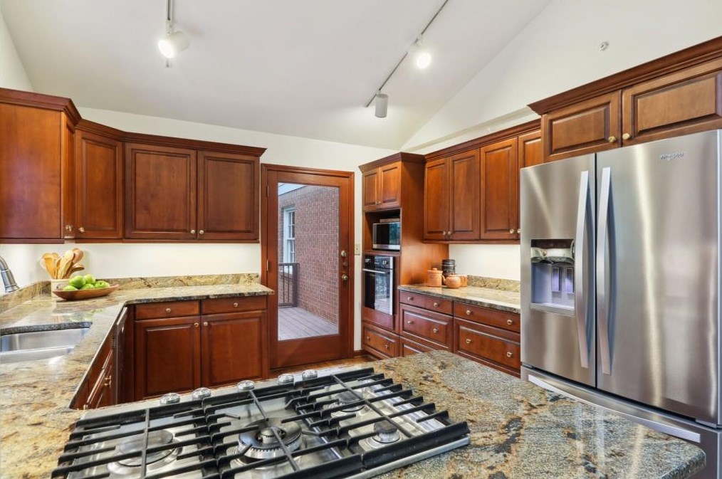 345 Durand Falls Dr, Decatur GA  30030-1019 exterior