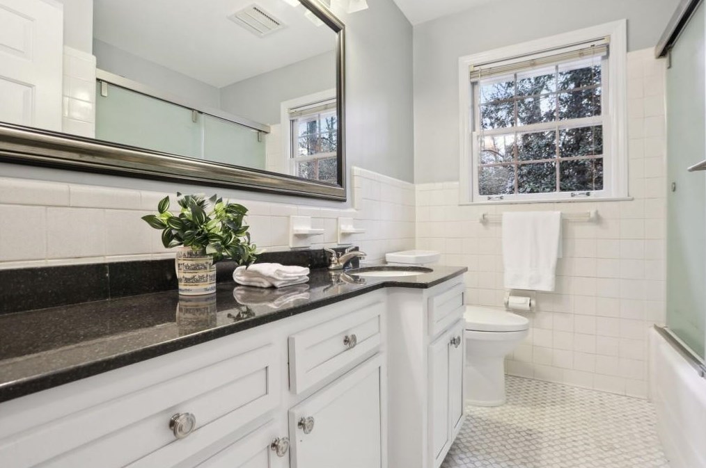 345 Durand Falls Dr, Decatur GA  30030-1019 exterior