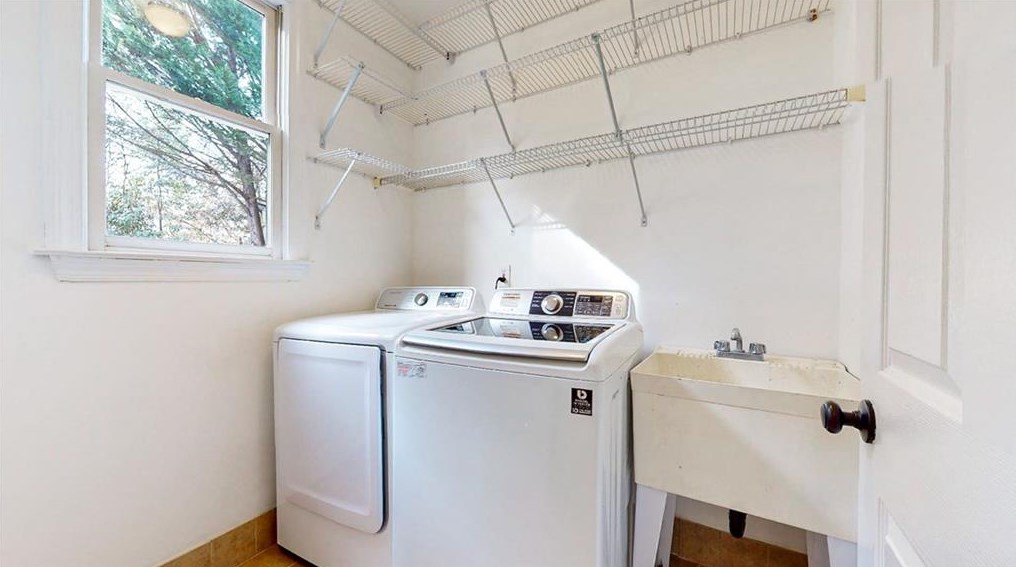 1470 Crescent Walk, Decatur GA  30033-2401 exterior