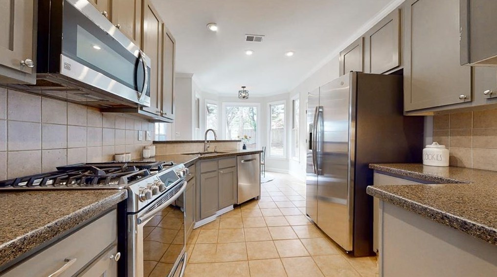 1470 Crescent Walk, Decatur GA  30033-2401 exterior