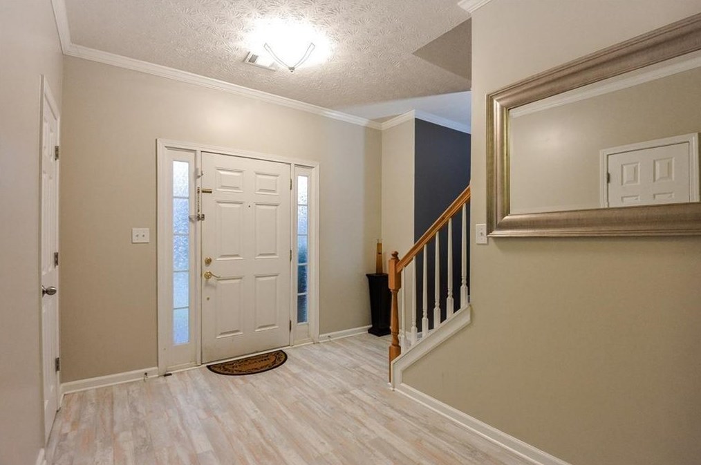 1029 Ashton Oak Cir, Stone Mountain GA  30083-5170 exterior