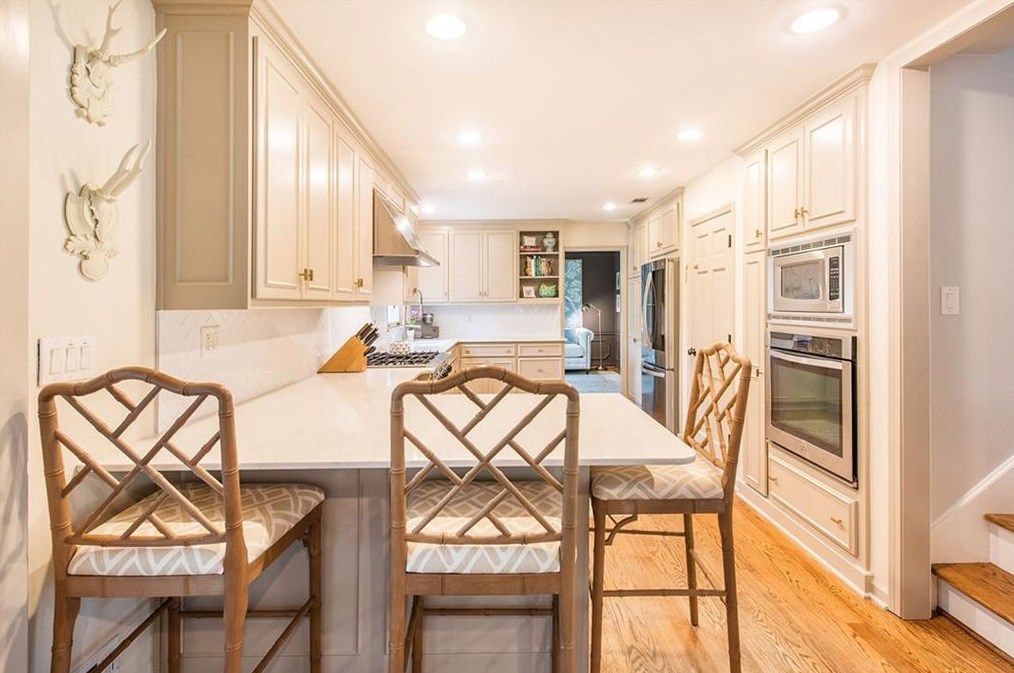 6250 Weatherly Dr, Atlanta GA  30328-3630 exterior