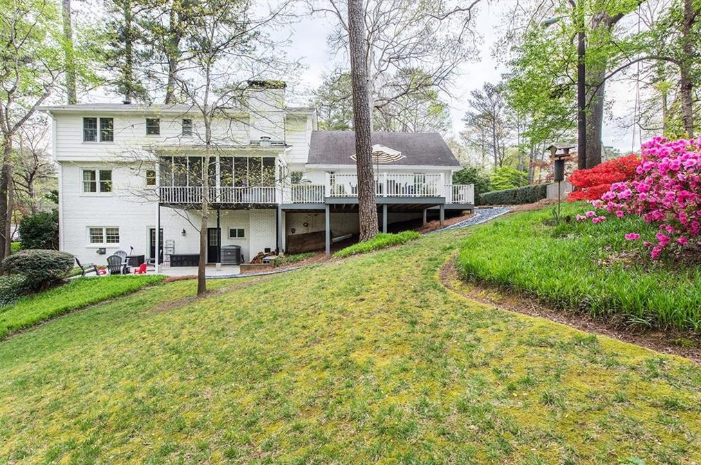 6250 Weatherly Dr, Atlanta GA  30328-3630 exterior