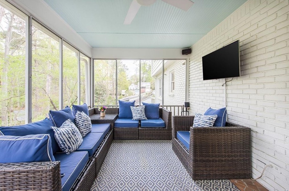 6250 Weatherly Dr, Atlanta GA  30328-3630 exterior