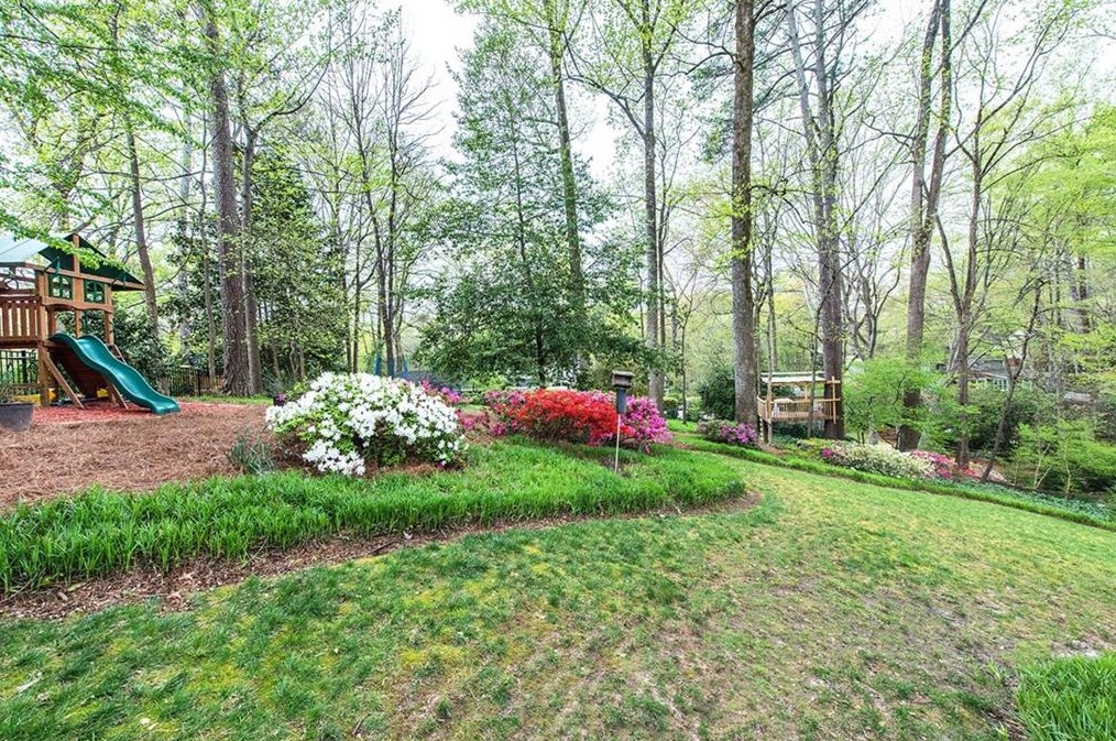 6250 Weatherly Dr, Atlanta GA  30328-3630 exterior