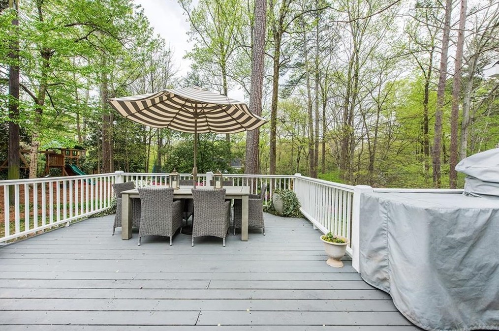 6250 Weatherly Dr, Atlanta GA  30328-3630 exterior