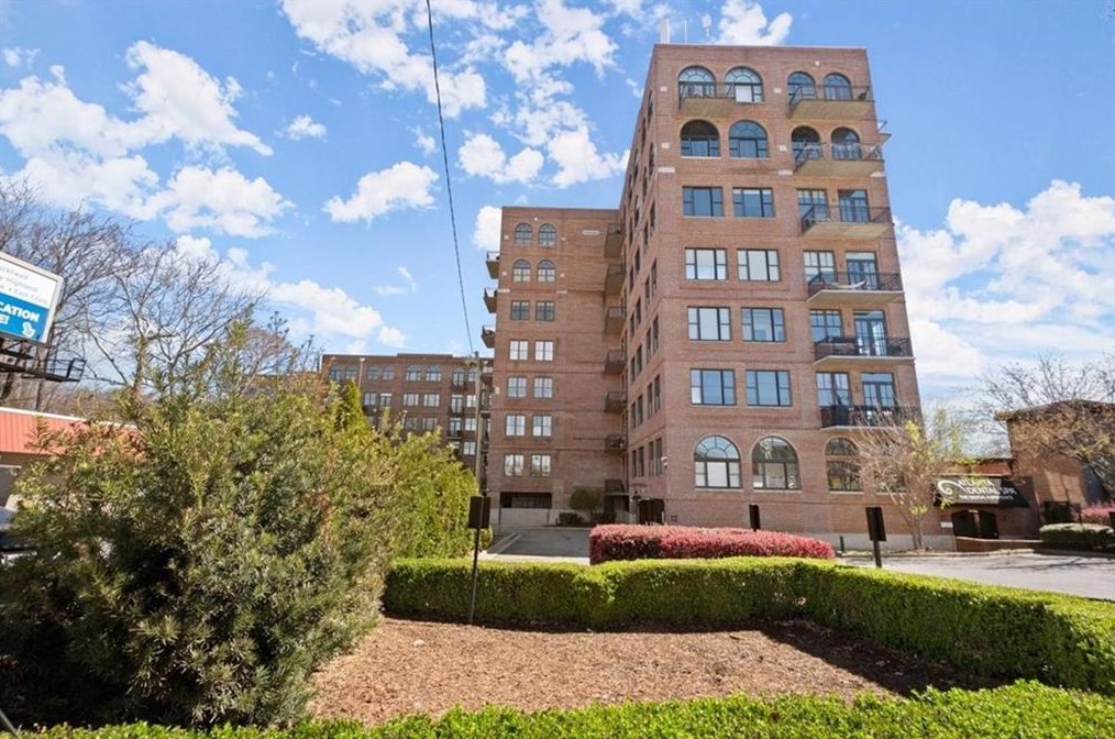3235 Roswell Rd, Atlanta GA  30305-1882 exterior