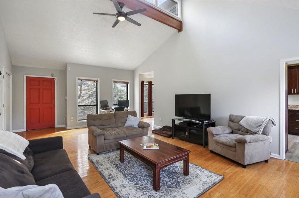 82 Geraldine Dr, Smyrna GA  30082-3625 exterior