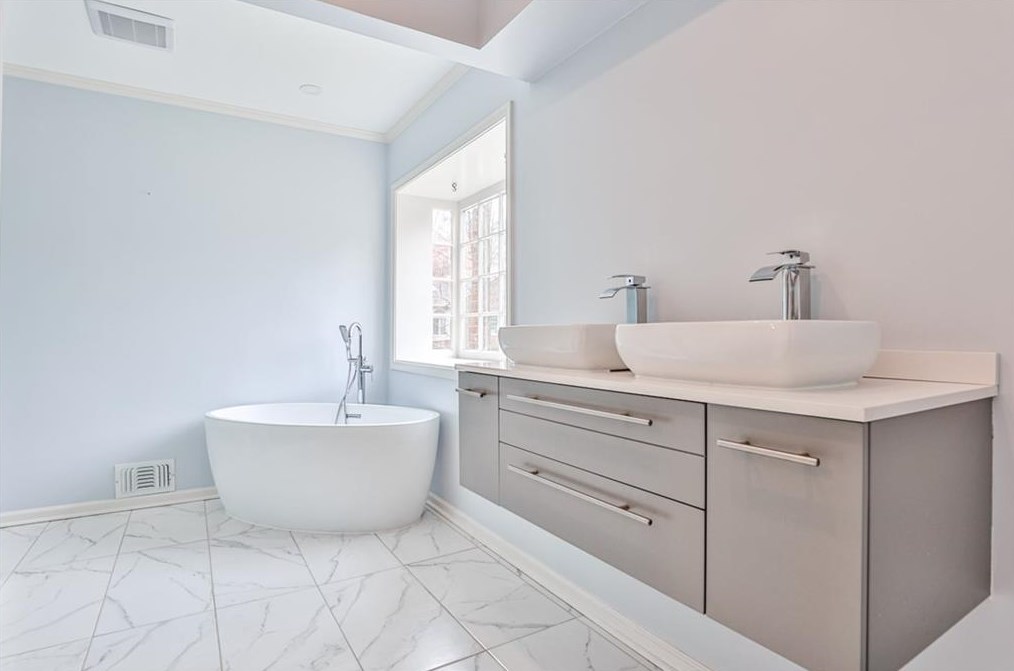 1820 Bedfordshire Dr, Decatur GA  30033-1406 exterior