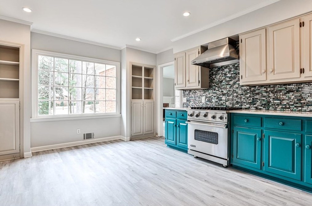 1820 Bedfordshire Dr, Decatur GA  30033-1406 exterior