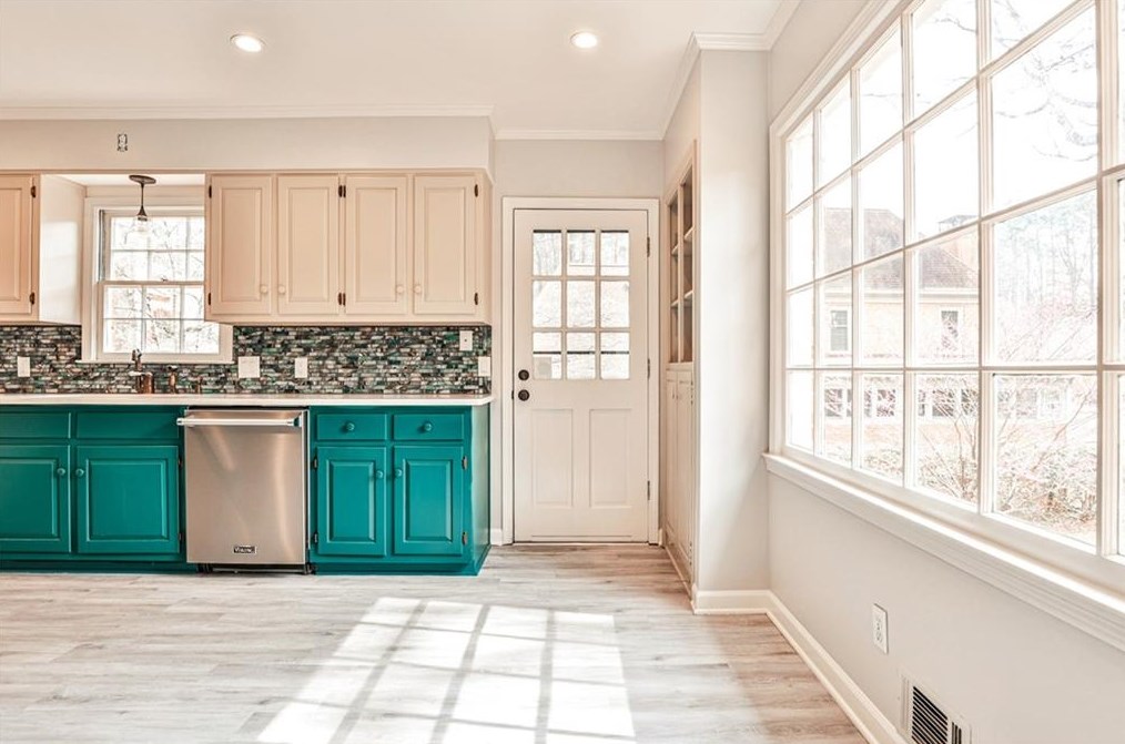 1820 Bedfordshire Dr, Decatur GA  30033-1406 exterior