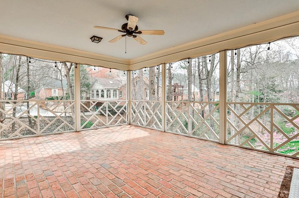 1820 Bedfordshire Dr, Decatur GA  30033-1406 exterior