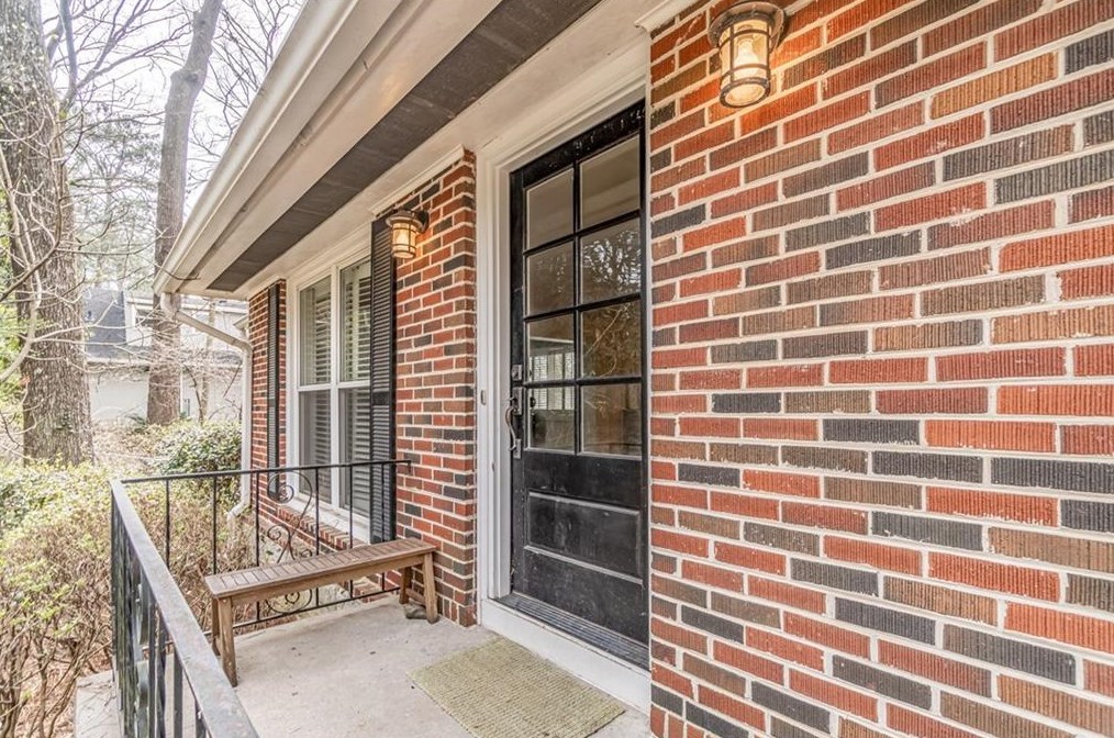 2825 Ridgemore Rd, Atlanta GA  30318-1447 exterior