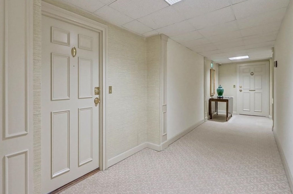2637 Peachtree Rd, Atlanta GA  30305-3607 exterior