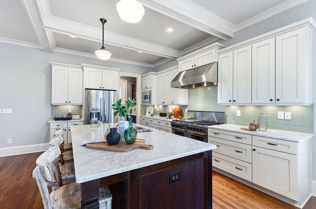 1453 Woodland Hl Dr, Atlanta GA  30324-4627 exterior