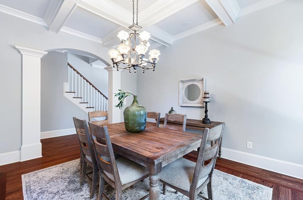 1453 Woodland Hl Dr, Atlanta GA  30324-4627 exterior