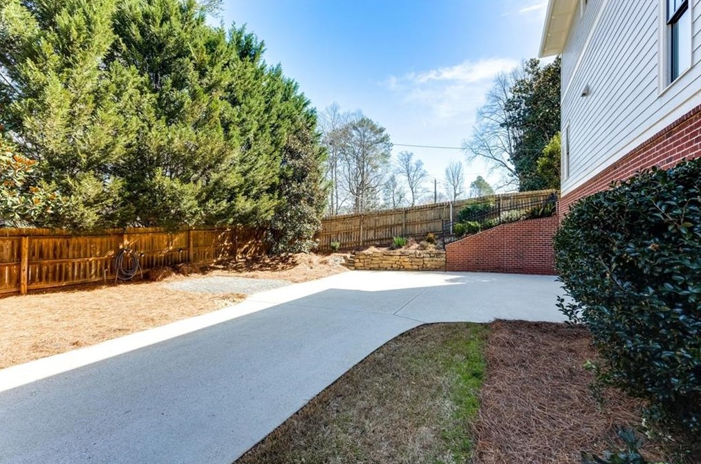 1453 Woodland Hl Dr, Atlanta GA  30324-4627 exterior
