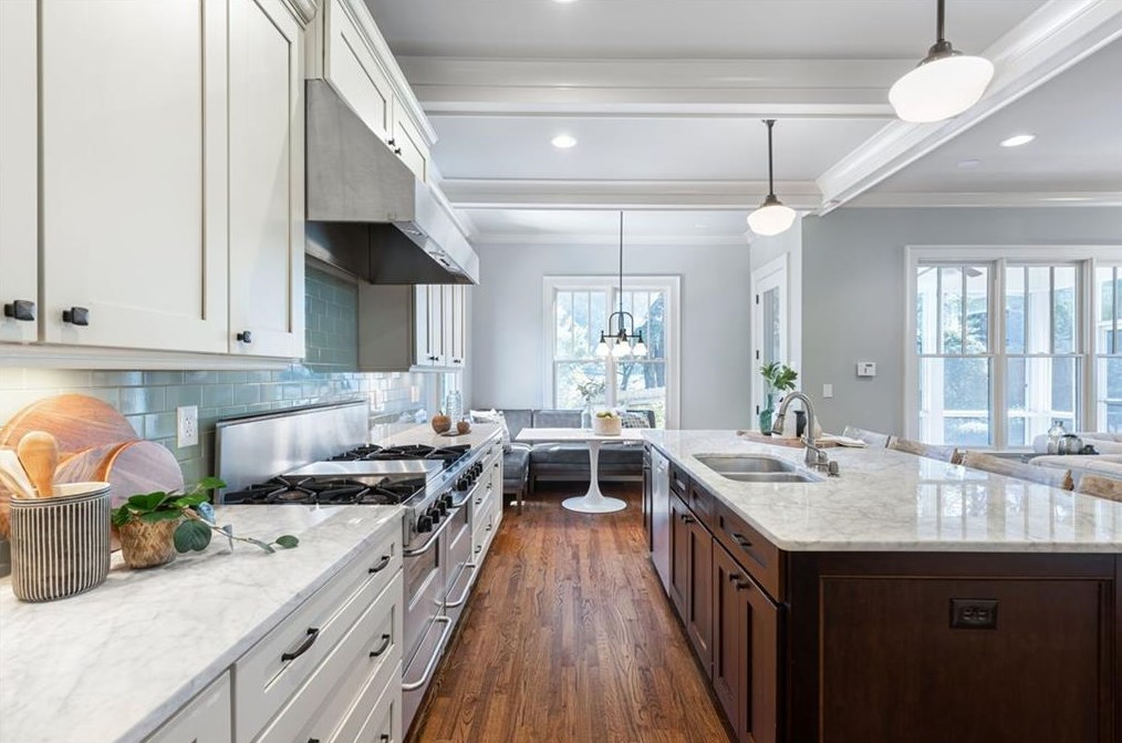 1453 Woodland Hl Dr, Atlanta GA  30324-4627 exterior
