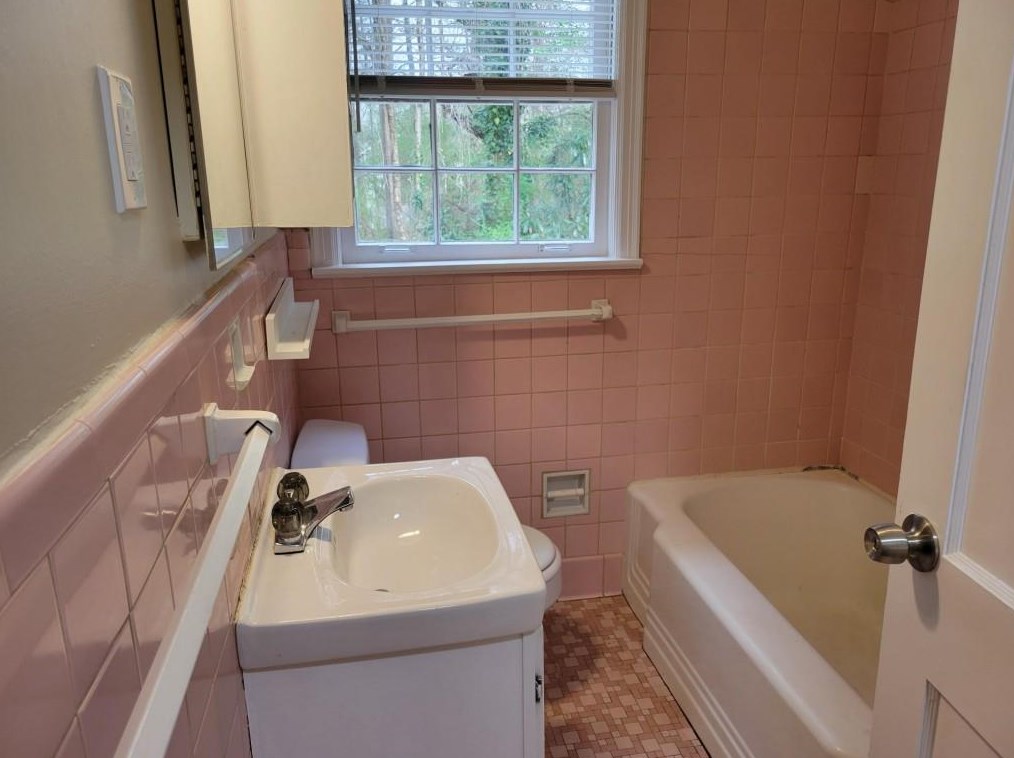 3195 Lavista Rd, Decatur GA  30033-1434 exterior