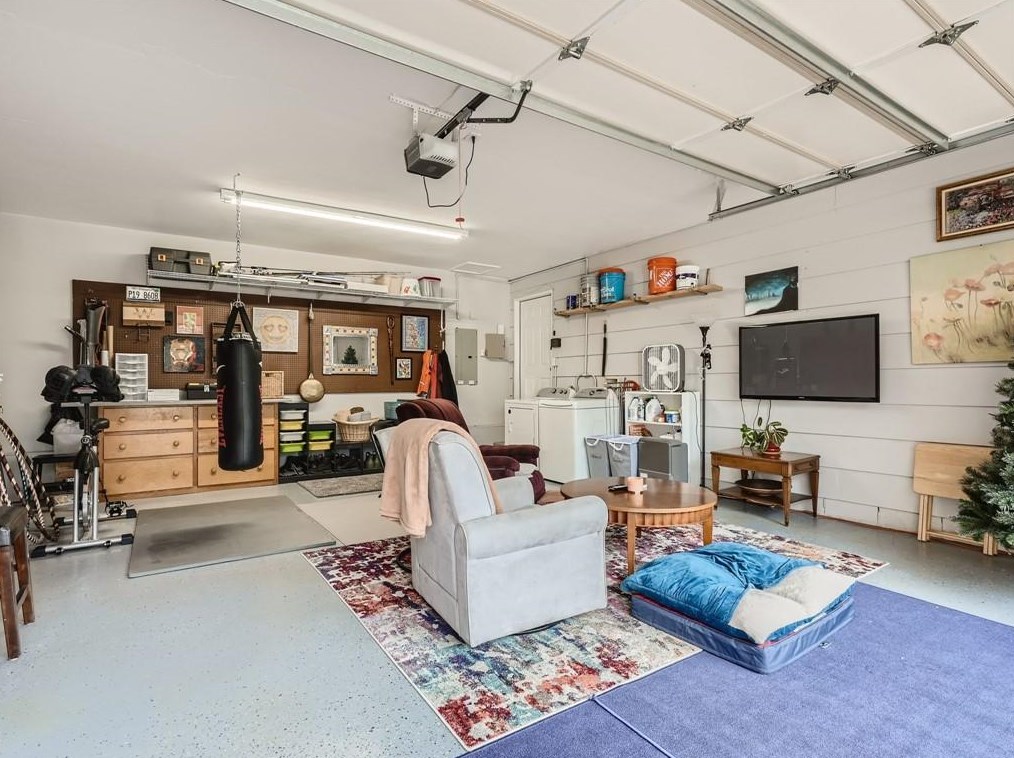 1197 Mclendon Dr, Decatur GA  30033-3925 exterior