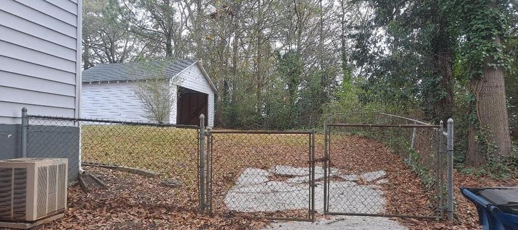 2728 Winburn Ter, Atlanta GA  30344-2734 exterior