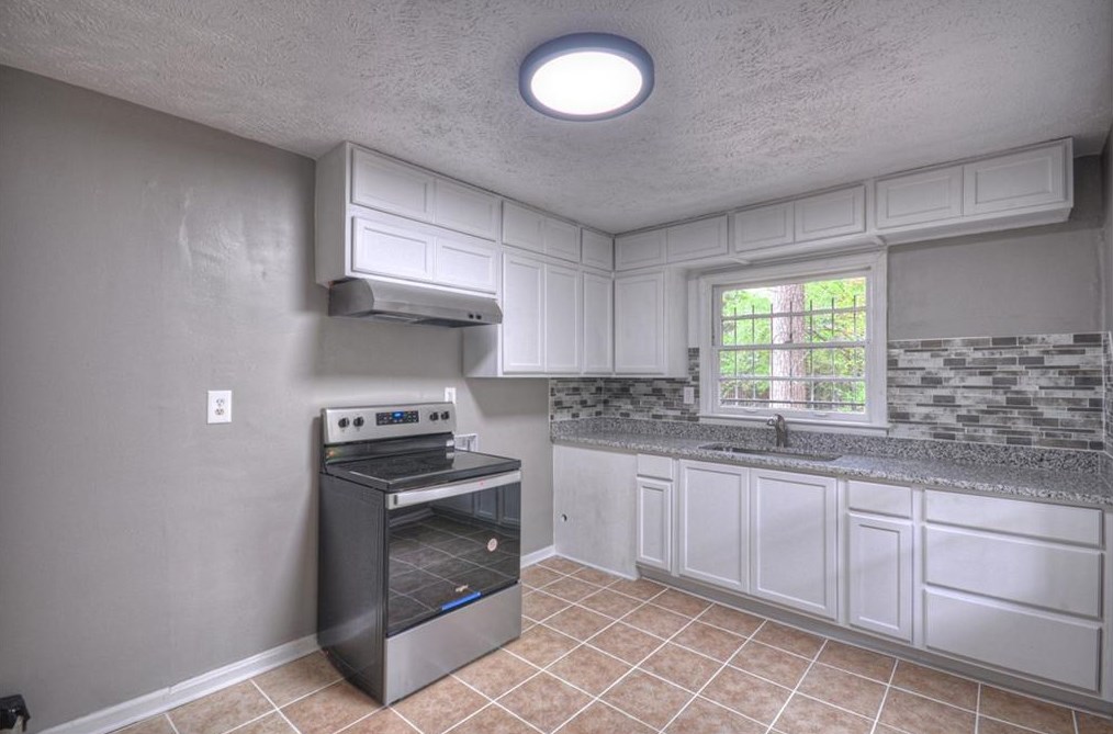 2823 Oakland Ter, Decatur GA  30032-5518 exterior