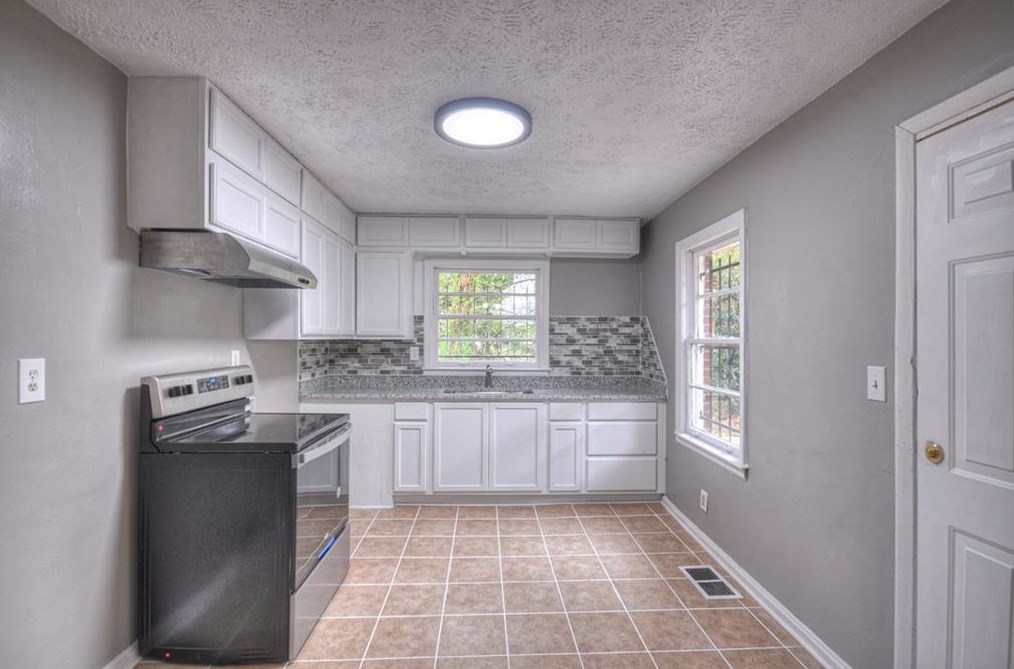 2823 Oakland Ter, Decatur GA  30032-5518 exterior