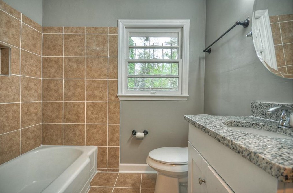 2823 Oakland Ter, Decatur GA  30032-5518 exterior