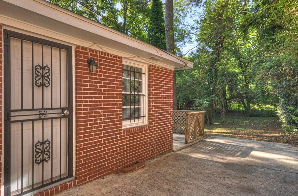 2823 Oakland Ter, Decatur GA  30032-5518 exterior