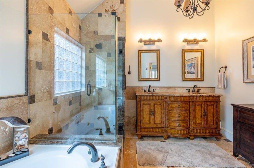 3 Village Walk Dr, Decatur GA  30030-2685 exterior