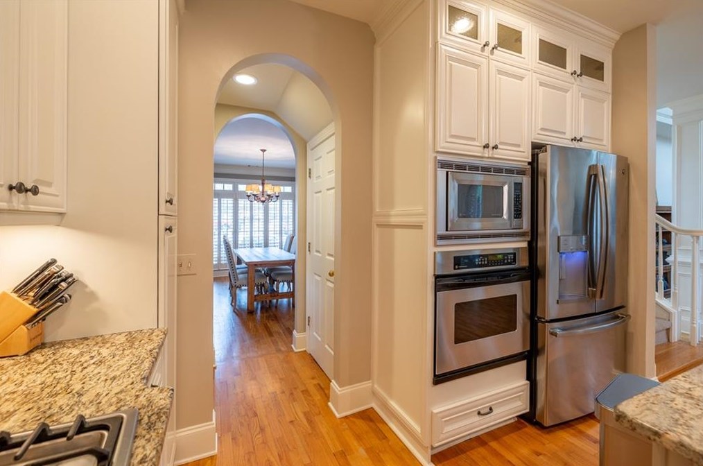 3 Village Walk Dr, Decatur GA  30030-2685 exterior