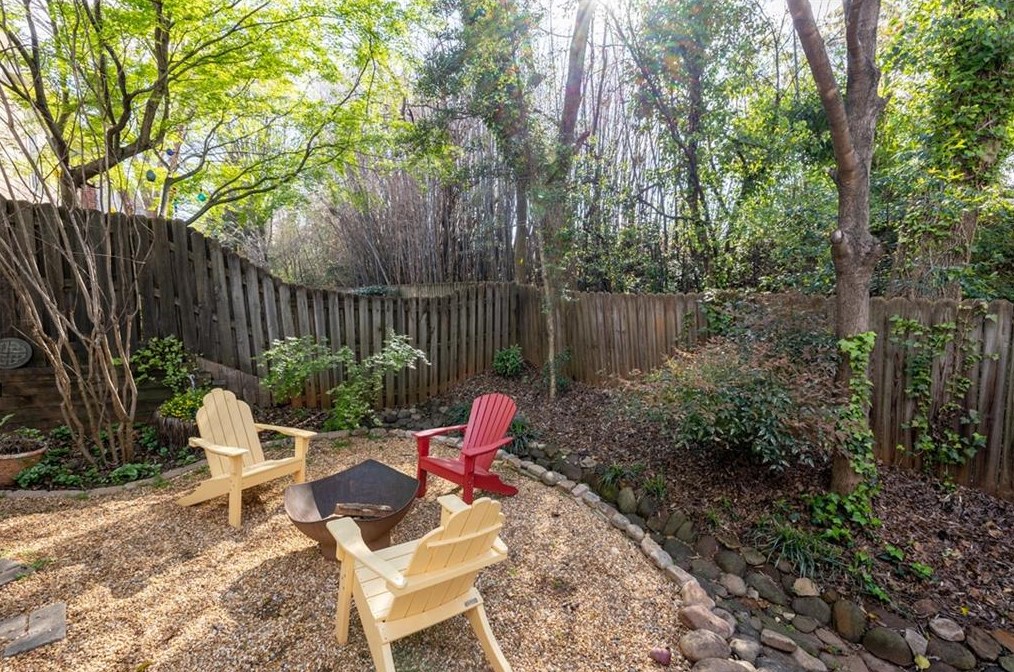 3 Village Walk Dr, Decatur GA  30030-2685 exterior